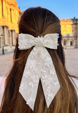 Barrette Noeud en Fleurs, Idéale pour une Coiffure de Mariage