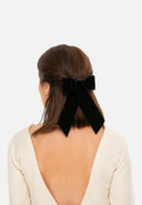 Barrette Noeud En Velours pour Sublimer Vos Cheveux. Ce nœud pour les cheveux est idéal pour une soirée chic. - ANI ARPÉ