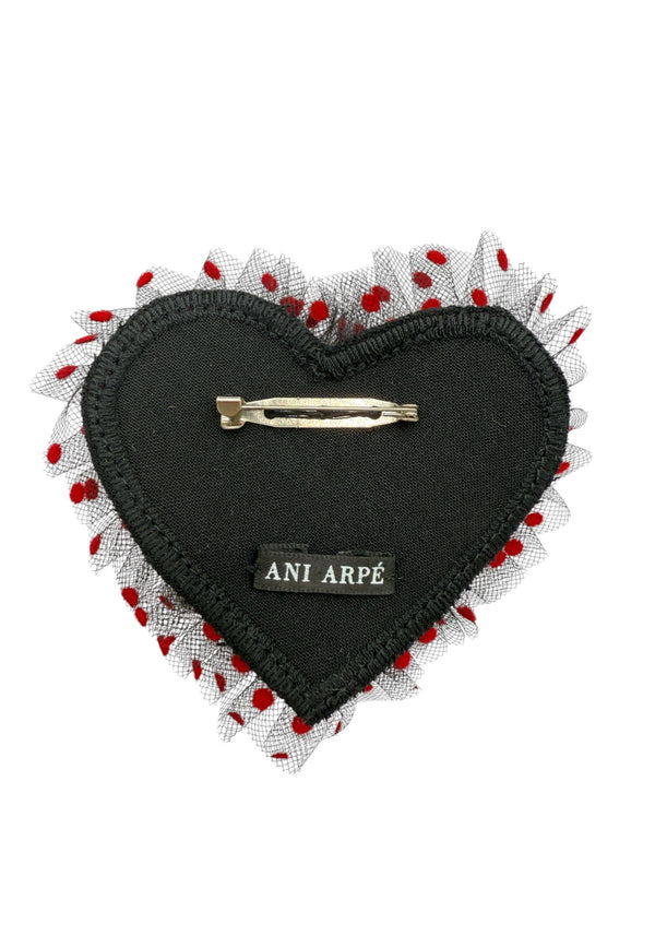broche coeur en plumetis rouge arrière