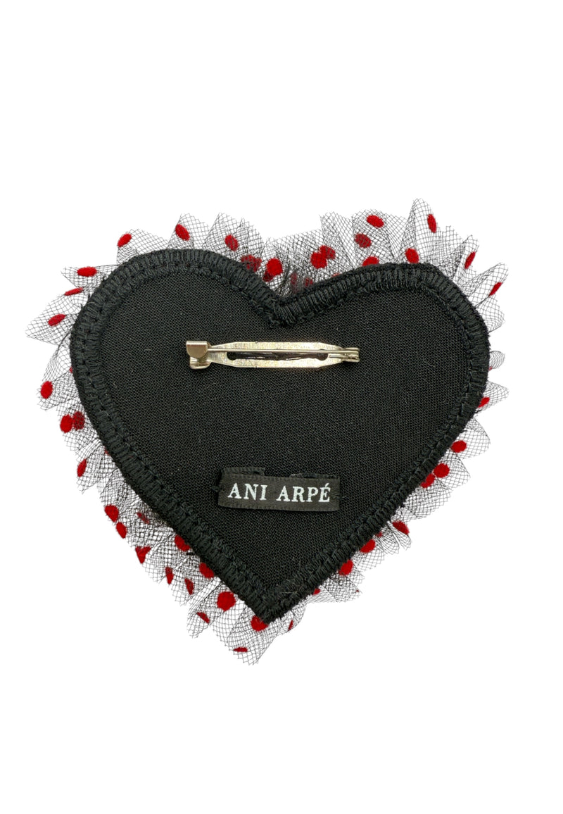 broche coeur en plumetis rouge arrière