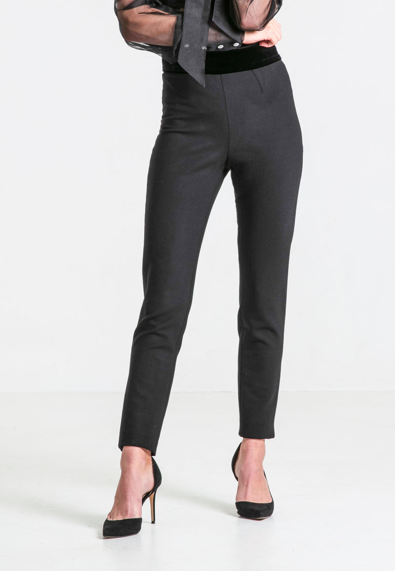 pantalon noire , pantalon en laine , pantalon finition en velours 